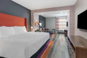 Image of La Quinta Inn & Suites by Wyndham Lewisville