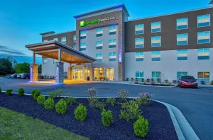 Image of Holiday Inn Express & Suites - Lexington W - Versailles by IHG