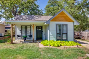 Image of Charming Granbury Cottage Retreat w/ Private Patio