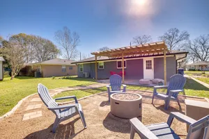 Image of Pet-friendly Tomball Cottage: Steps to Downtown!