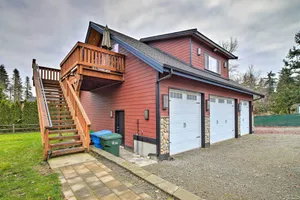 Image of Modern Edgewood Home Near Tacoma w/ Deck!