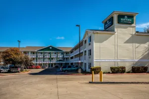 Image of HomeTowne Studios by Red Roof Austin
