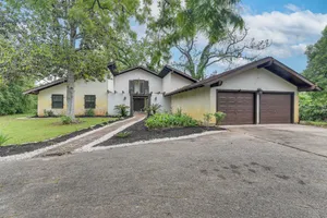 Image of 2 Mi to Dtwn: Spacious Angleton Home w/ Courtyard!