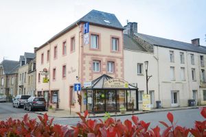 Image of Logis Hôtel et Restaurant La Tour Brette
