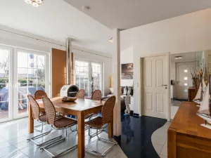 Image of Seahorse Modern Retreat