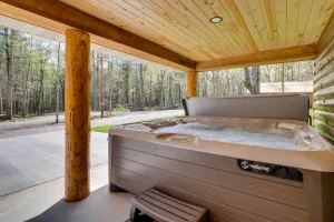 Image of Private Hot Tub Hatfield Vacation Rental!