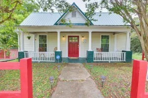 Image of Farmhouse on 1 Acre Near Historic Dtwn Danville
