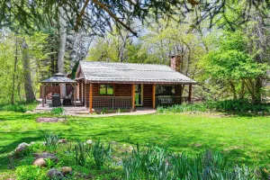 Image of Creekside Cabin Retreat w/ Private Deck in Payson