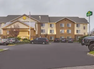 Image of La Quinta Inn & Suites by Wyndham Central Point - Medford