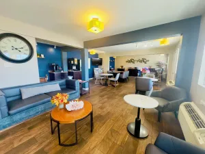 Image of Deluxe Inn & Suites