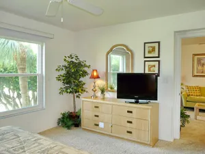 Image of Essex 203 South