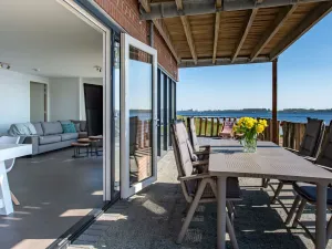 Image of Exclusive apartment on the ground floor directly located on the water