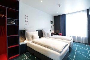 Image of sander Hotel