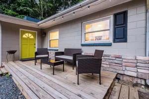 Image of Modern 2br, Pet Friendly, Huge Yard, Central