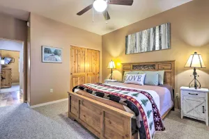 Image of Pinetop Escape Charming Mountain Condo with Balcony