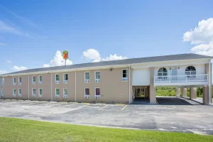 Image of Super 8 by Wyndham Manning