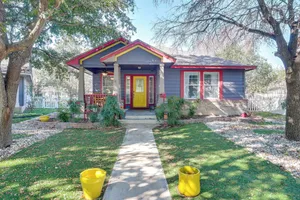Image of Boho-chic Retreat w/ Yard, 22 Mi to Dtwn Austin!