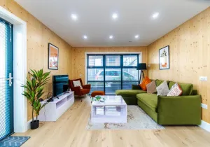Image of Green Mews 2 with Free Parking - By My Getaways