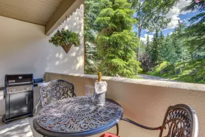 Image of Lovely Ski-in/ski-out Condominium Near Village. Common hot Tub, Free Parking!!