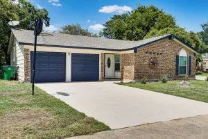 Image of Family Home in Ft Worth Suburbs Near Benbrook Lake