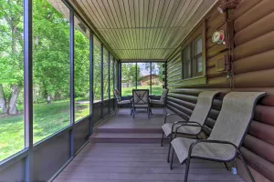 Image of Rustic Cabin with Screened Deck 8 Mi to Dollywood