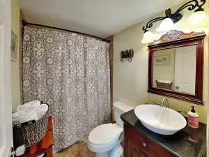 Image of Urban Escape by the Sea - Hawaiian Inn Studio