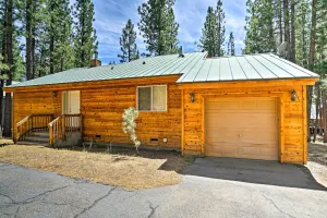 Image of 4 Mi to Heavenly: Home w/ Deck in South Lake Tahoe
