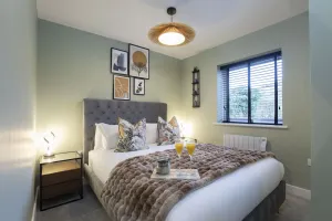 Image of Elliot Oliver - Deluxe Two Bedroom Apartment With Parking & EV Charger