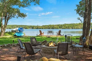 Image of Lake Daze by Avantstay Lakefront w/ Modern Interior, Enclosed Porch & Hot Tub