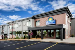 Image of Days Inn & Suites by Wyndham Duluth by the Mall