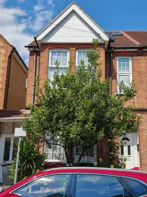 Image of SnoozeDen Wellesley - Near to Slough Station