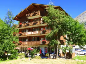 Image of Ski-In/Ski-Out Hotel Sport