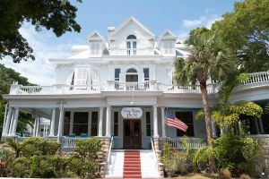 Image of Classic Queen - Curry Mansion with Heated Pool