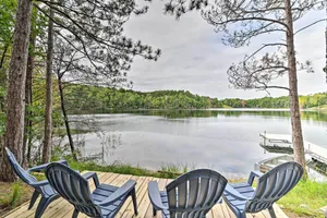 Image of Quiet Retreat on Lake with Kayaks, Boats and Bikes!