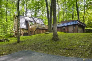 Image of Family-friendly Dubois Cabin w/ Community Pool!