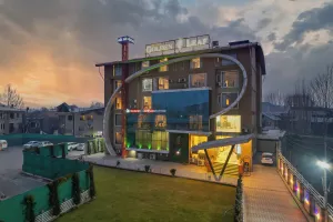 Image of Hotel Golden Leaf Kashmir