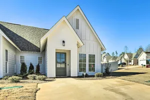 Image of Opelika Townhome w/ Central A/C + Heating!