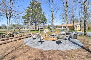 Image of Greers Ferry Home with Yard, Less Than 1 Mi to Marina!