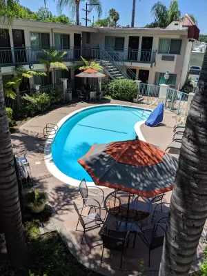 Image of Tarzana Inn