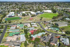Image of StayAU Gorgeous 5BR Pet Friendly BBQ Home Geelong