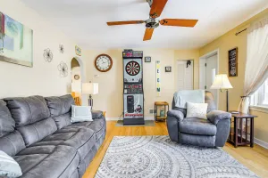 Image of 1 Mi to Lambeau Field: Residential Home w/ Yard