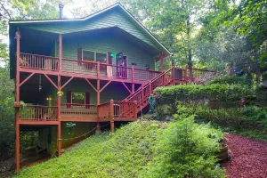 Image of Quiet Murphy Hideaway with Decks and Outdoor Fireplace