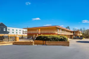 Image of Econo Lodge Inn & Suites