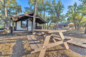 Image of Vitner Cottage: Hot tub-Pet friendly-10-Mins to Downtown!
