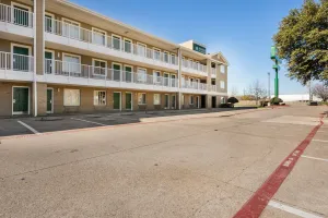 Image of HomeTowne Studios by Red Roof Dallas - Mesquite