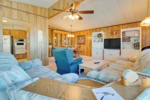 Image of 2 Mi to Lake Havasu: Pet-friendly Home w/ Grill!
