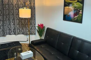 Image of 4BR Familyhome and Parking Sleeps7 Guests