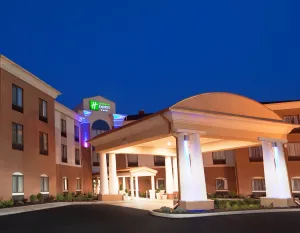 Image of Holiday Inn Express & Suites Akron Regional Airport Area by IHG