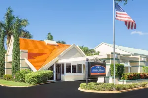 Image of Howard Johnson by Wyndham Vero Beach / Downtown
