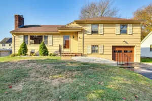 Image of 4 Mi to Beach: Furnished Deck at Waterford Home!